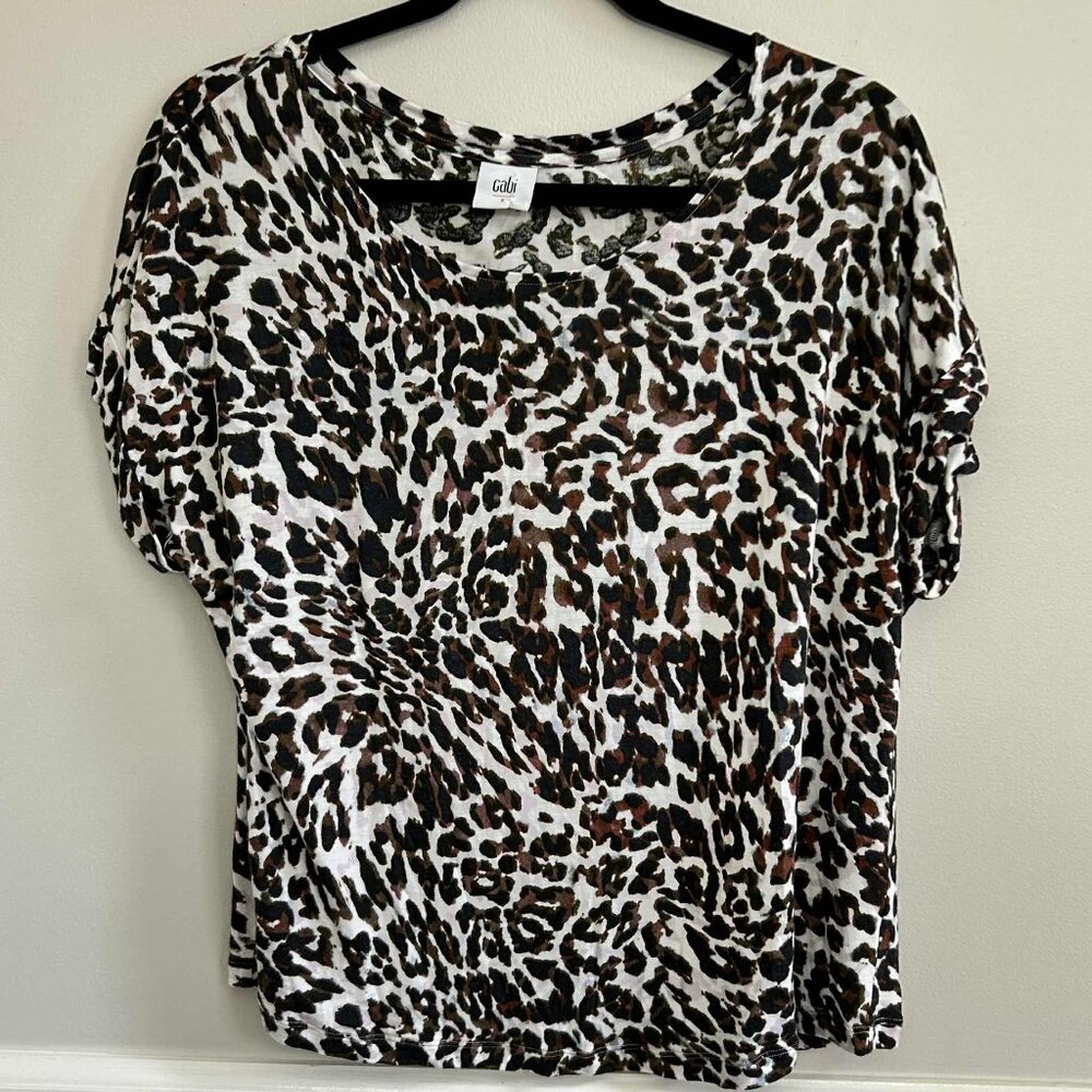 CAbi Crop Tee in Brown Black Leopard Print on White, Short Roll Sleeve, Small